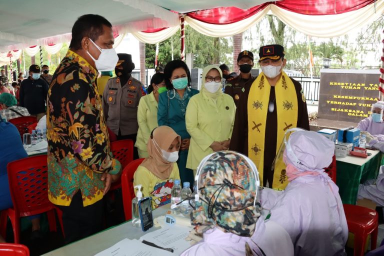 Dinilai Lamban, Kejati Maluku Turun ke Kabupaten Bantu Pemda Gelar Vaksinasi Massal