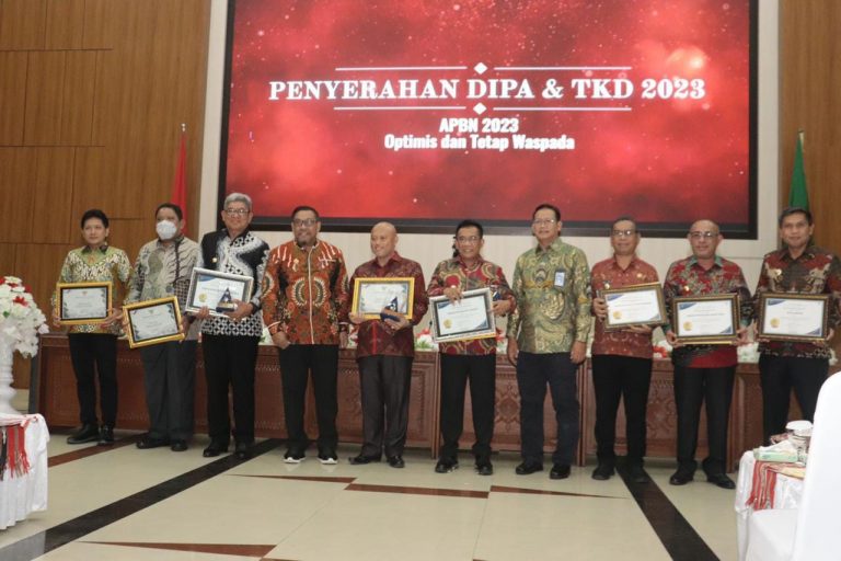 Gubernur Terima DIPA dan Alokasi RKDD TA 2023 Provinsi Maluku