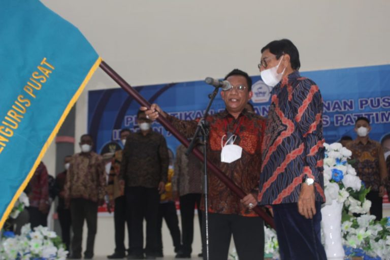 Rektor Unpatti Lantik DPP IKAPATTI, Ini Harapan Gubernur Maluku