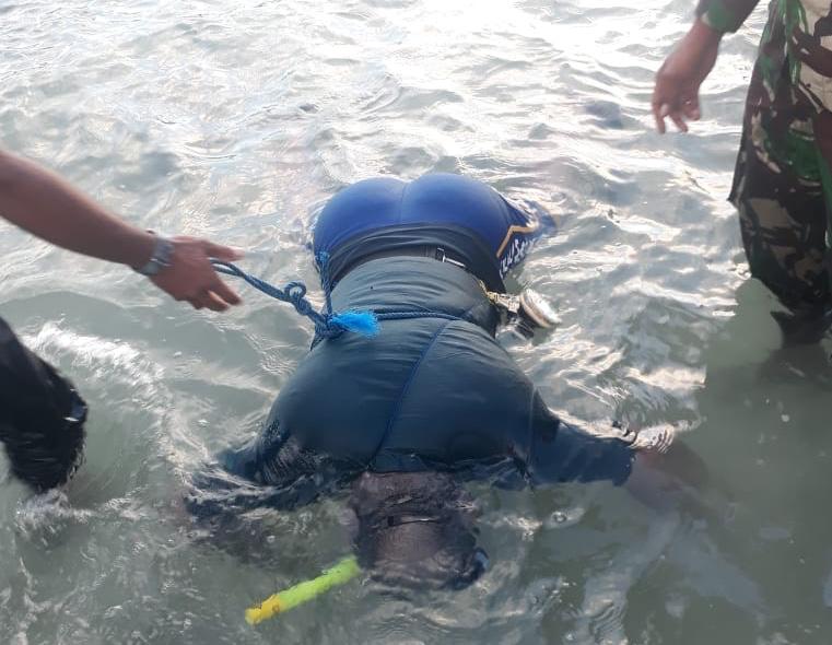 Sosok Mayat Pria Ditemukan Nelayan Mengapung di Perairan Negeri Pelauw
