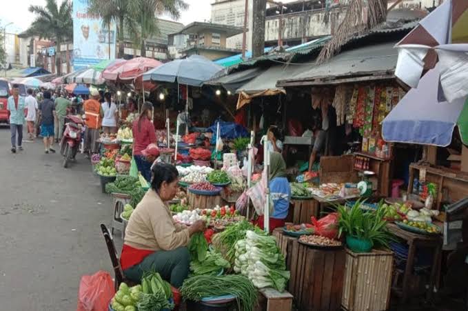 Pedagang Pasar Mardika Abaikan Protokoler Kesehatan
