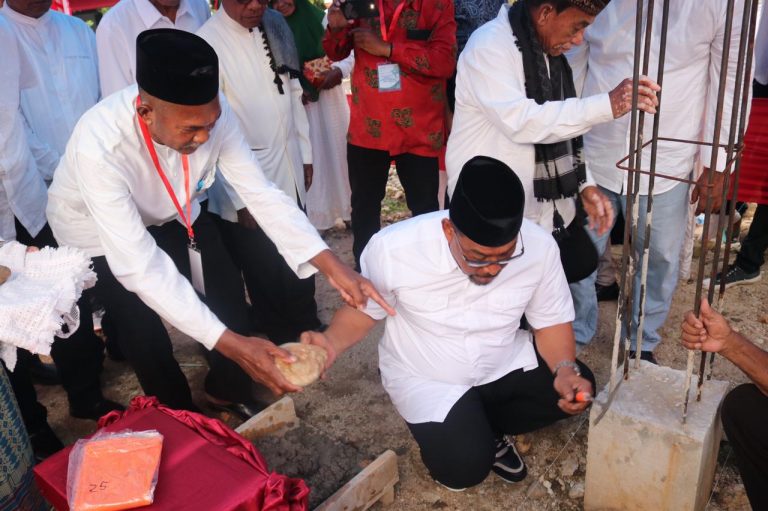 Gubernur Murad Letakkan Batu Pertama Pembangunan Masjid Nurul Ikhlas