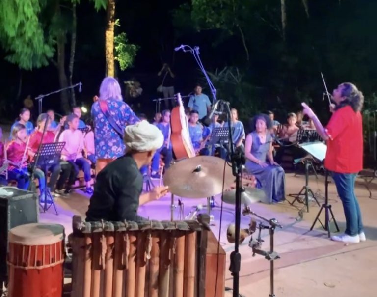 Nonton Konser ‘Matele’ Berkalas Internasional di Dusun Tuni Kota Ambon