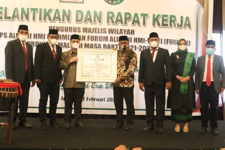 Gubernur Murad Ismail Dapat Penghargaan Sebagai Anggota Kehormatan  KAHMI