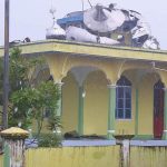 masjid rusak diterjang angin kencang